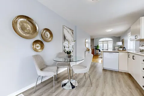 14 crompton Dr, Barrie, ON L4M 6M8