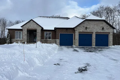 5 Kanata Crt, Springwater, ON L9X 0V4