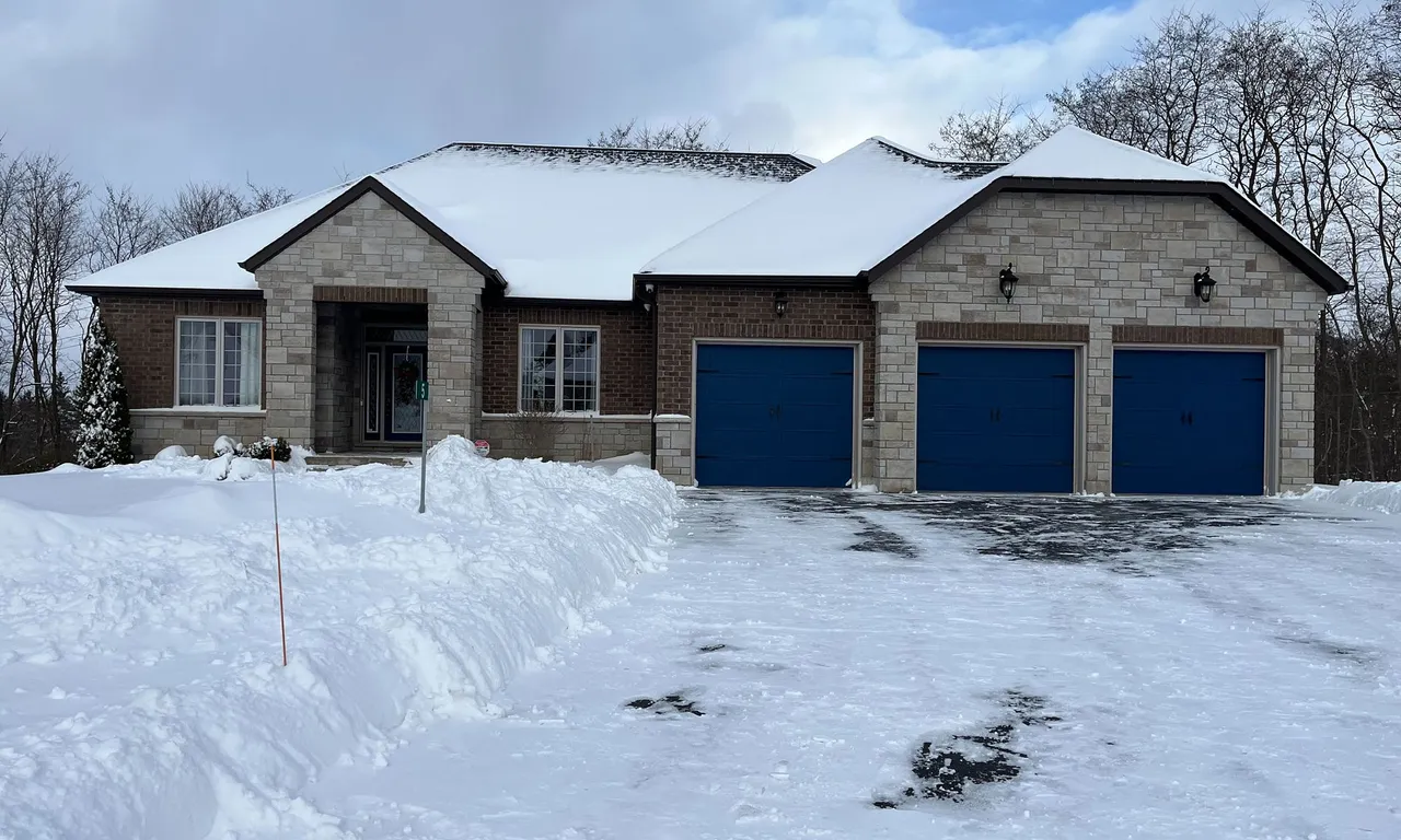 5 Kanata Crt, Springwater, ON L9X 0V4