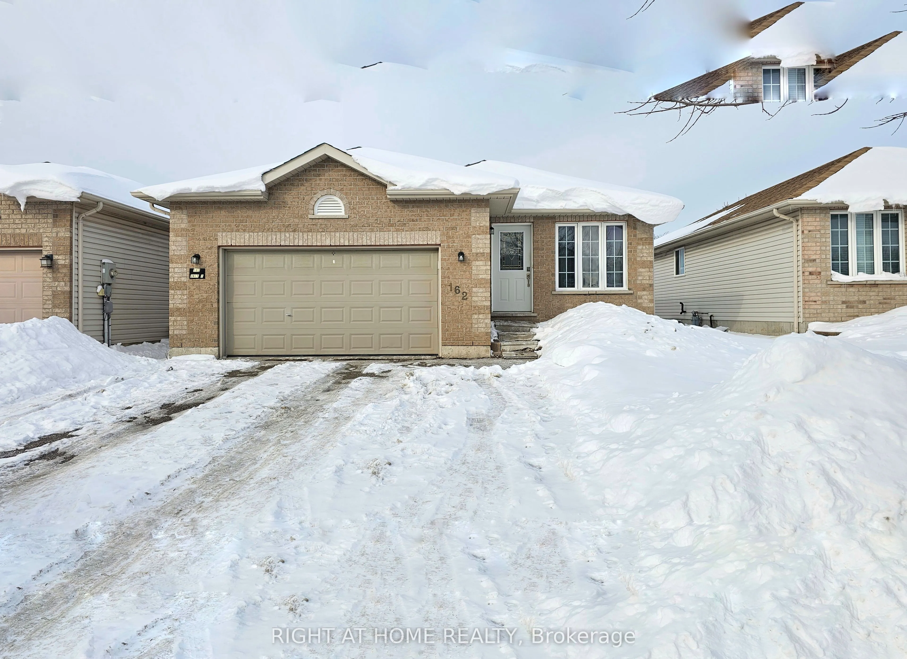 162 Hanmer Street, Barrie, ON L4M 6W2