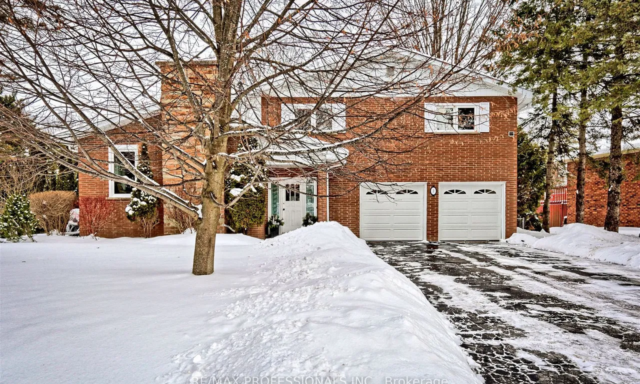 2 Green Pine Ave, Springwater, ON L9X 0P8