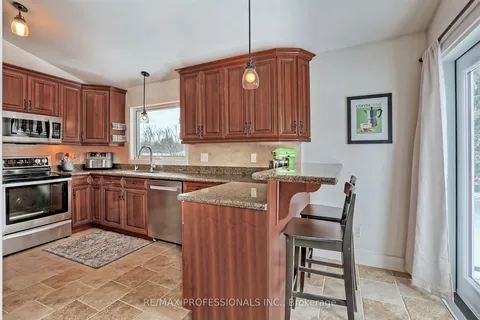 2 Green Pine Ave, Springwater, ON L9X 0P8