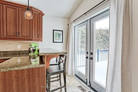2 Green Pine Ave, Springwater, ON L9X 0P8