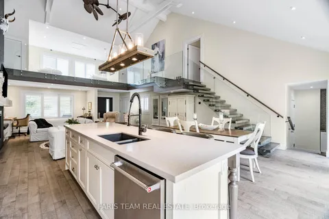 92 Nelson St, Barrie, ON L4M 4K5