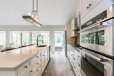 92 Nelson St, Barrie, ON L4M 4K5