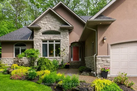 5 Timber Court, Springwater, ON L9X 0H7
