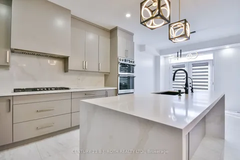33 Paddington Grve, Barrie, ON L9J 0J3