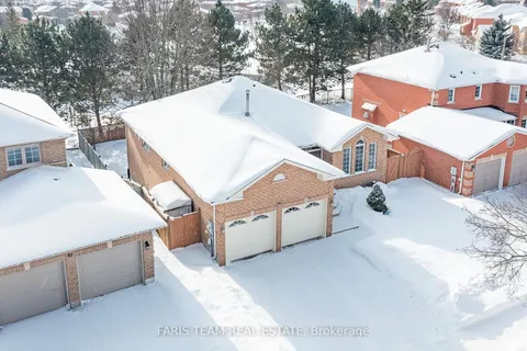 69 Finlay Rd, Barrie, ON L4N 7T7