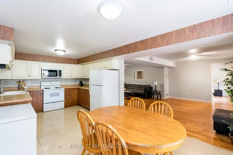 69 Finlay Rd, Barrie, ON L4N 7T7