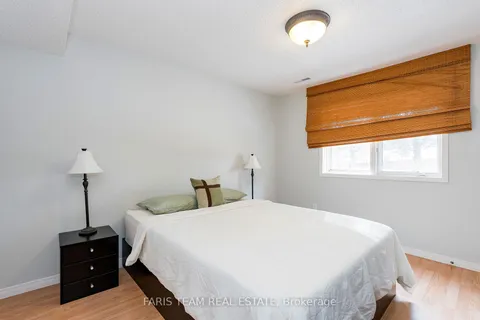 69 Finlay Rd, Barrie, ON L4N 7T7