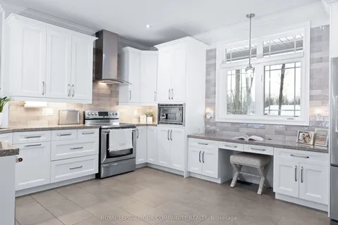 37 Heron Boulevard, Springwater, ON L0L 1Y3