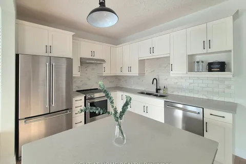 89 Archer Ave, Collingwood, ON L9Y 3B7