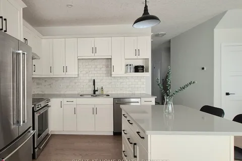 89 Archer Ave, Collingwood, ON L9Y 3B7