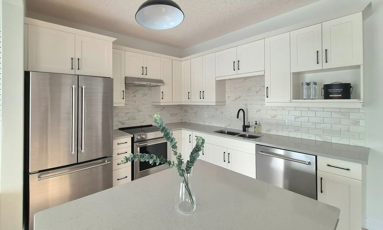 89 Archer Ave, Collingwood, ON L9Y 3B7