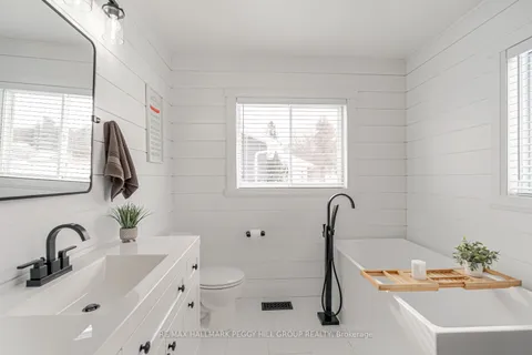 403 Penetanguishene Rd, Oro-Medonte, ON L4M 0H1