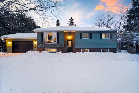 12 Preston St, Oro-Medonte, ON L0K 2G0