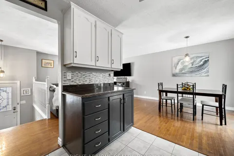12 Preston St, Oro-Medonte, ON L0K 2G0