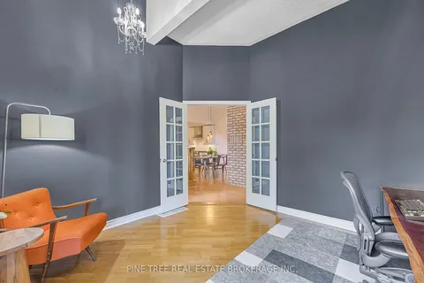 8 Frid Blvd, Springwater, ON L9X 0P5