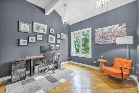 8 Frid Blvd, Springwater, ON L9X 0P5