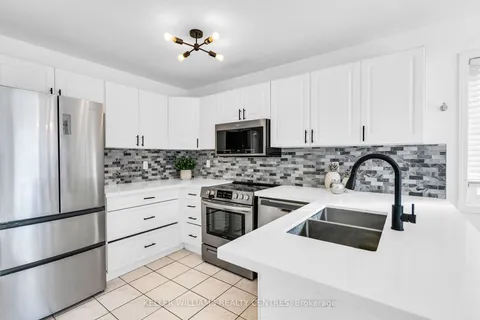 16 SUCCESSION Cres, Barrie, ON L4M 7H2