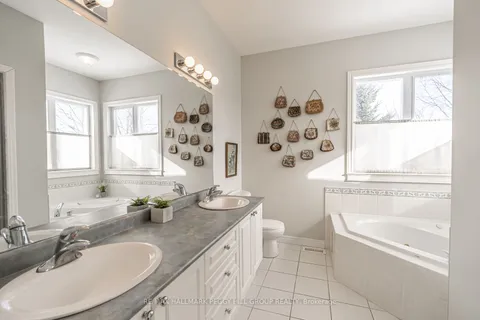 32 Basswood Circ, Oro-Medonte, ON L0L 2L0