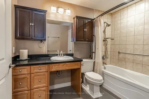 25 Thicketwood Ave, Barrie, ON L4N 5Y3