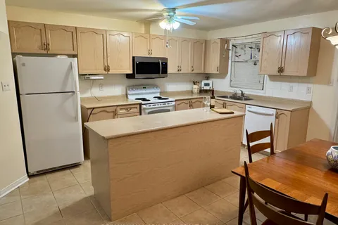 119 Livingstone St, Barrie, ON L4M 6X5