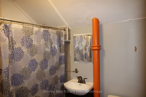 381 Gloucester St, Midland, ON L4R 1J2