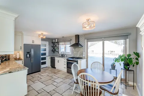 768 Bay St, Midland, ON L4R 1M4