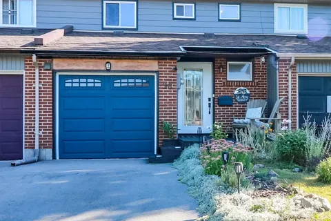 96 Chaucer Crescent, Barrie, ON L4N 4T7