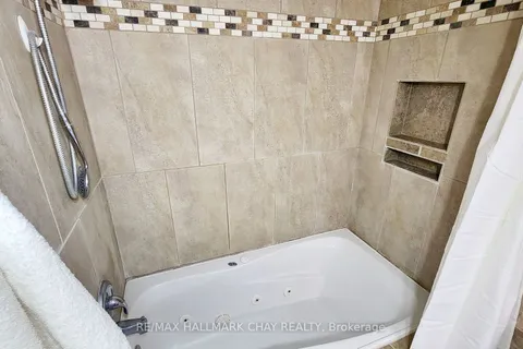 23B College Cres, Barrie, ON L4M 2W4