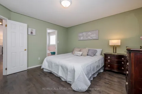 61 Leggott Ave, Barrie, ON L4N 8B7