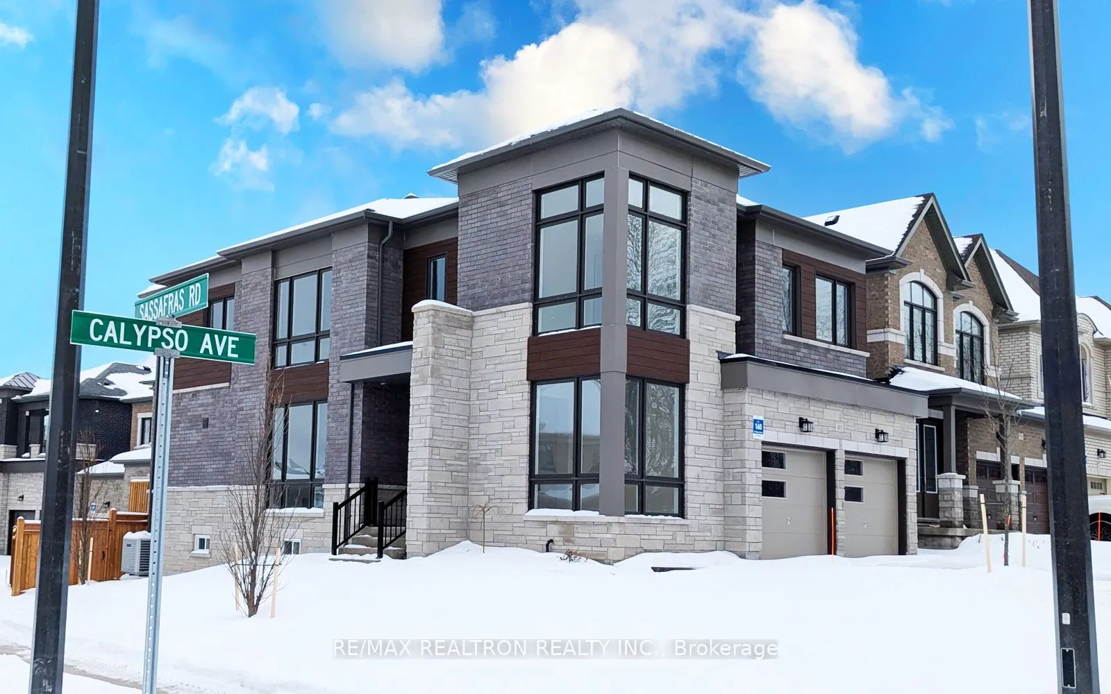 103 Calypso Avenue, Springwater, ON L9X 2C7