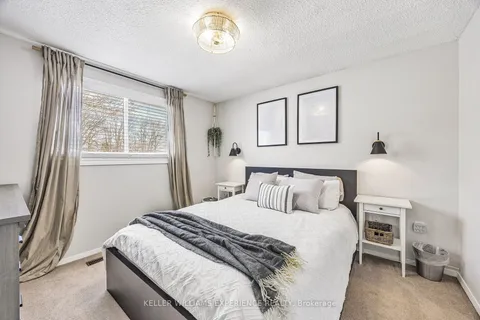 24 Shaw Cres, Barrie, ON L4N 4Z2