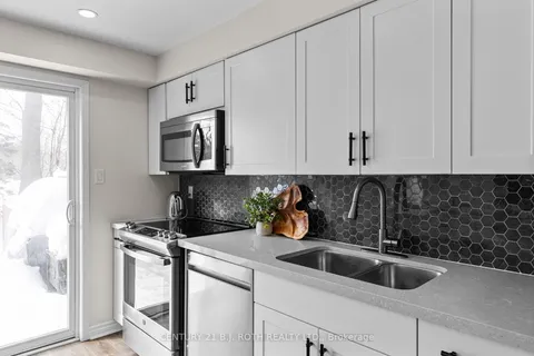 38 KENWELL Cres, Barrie, ON L4N 0Z6