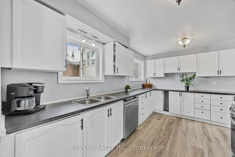 12 Ward Dr, Barrie, ON L4N 7N9