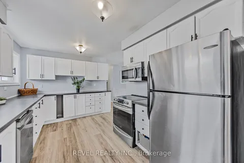 12 Ward Dr, Barrie, ON L4N 7N9