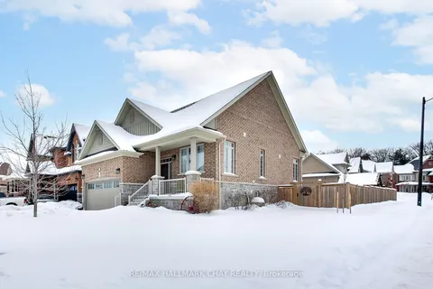 11 Cameron St, Springwater, ON L9X 0S6