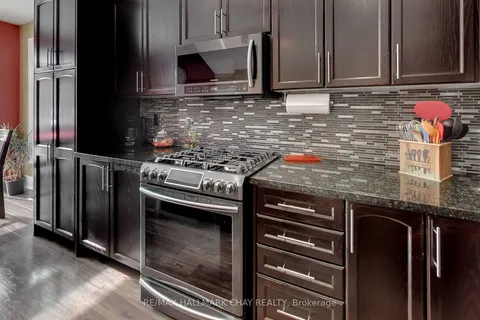 11 Cameron St, Springwater, ON L9X 0S6