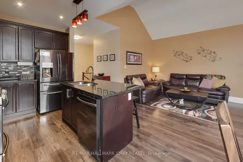 11 Cameron St, Springwater, ON L9X 0S6
