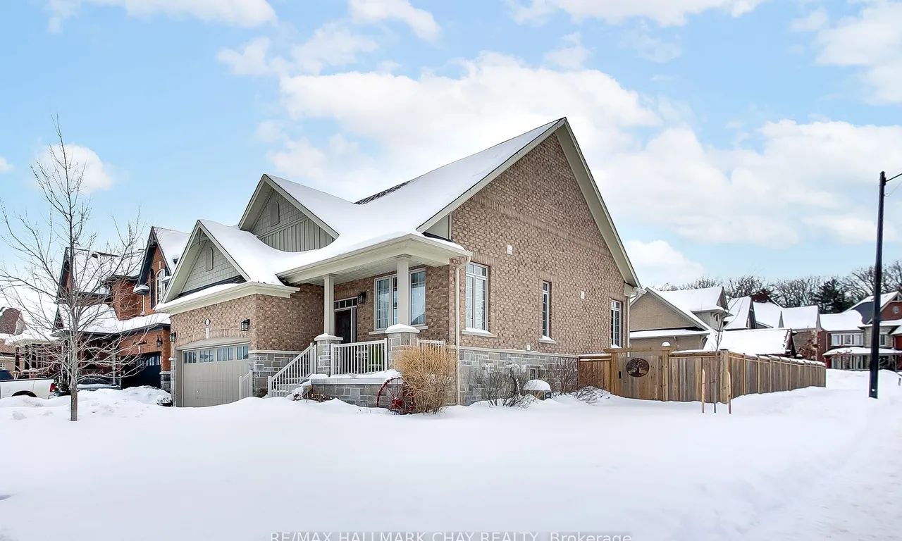 11 Cameron St, Springwater, ON L9X 0S6