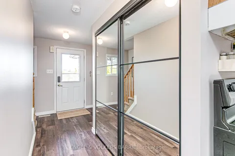 7 Mccausland Crt, Barrie, ON L4N 6C2