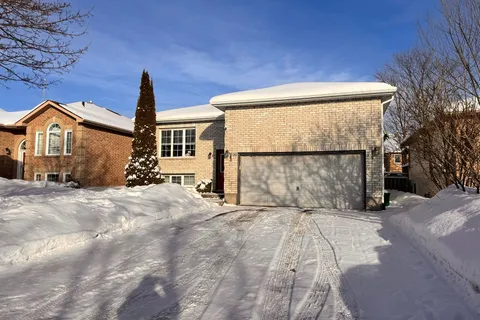90 O&apos;SHAUGHNESSY Cres, Barrie, ON L4N 7L9