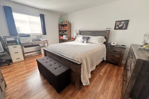 90 O&apos;SHAUGHNESSY Cres, Barrie, ON L4N 7L9