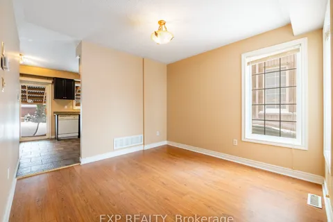 52 Stanley St, Barrie, ON L4M 6V6