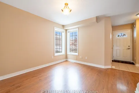 52 Stanley St, Barrie, ON L4M 6V6