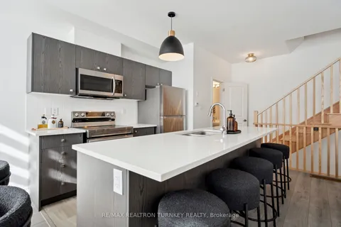 28 Spry Lane, Barrie, ON L9J 0N6