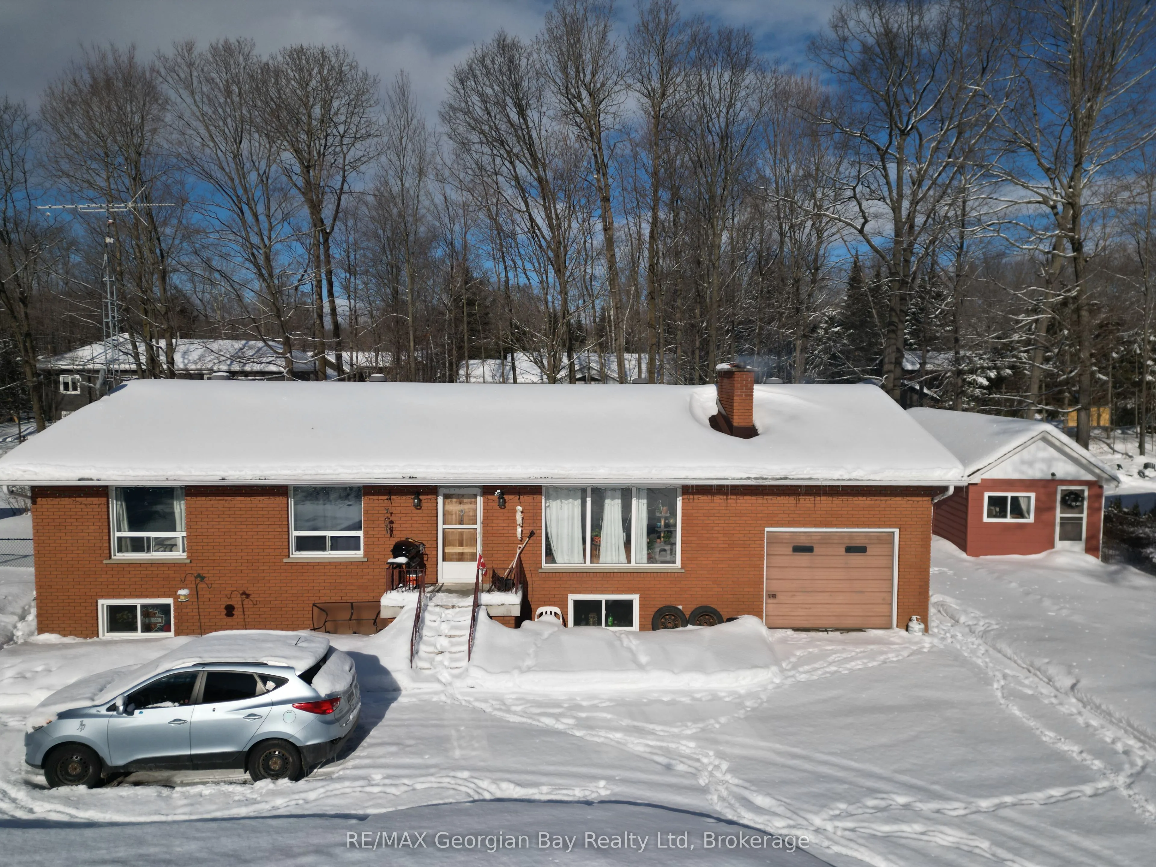 22 Oakwood Avenue, Tiny, ON L9M 0J2