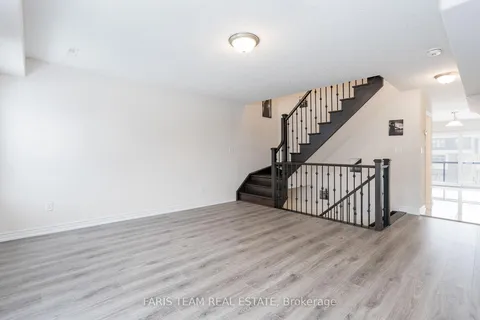 1 Leggott Ave, Barrie, ON L4N 6B1