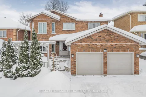 22 Thackeray Crescent, Barrie, ON L4N 6J6